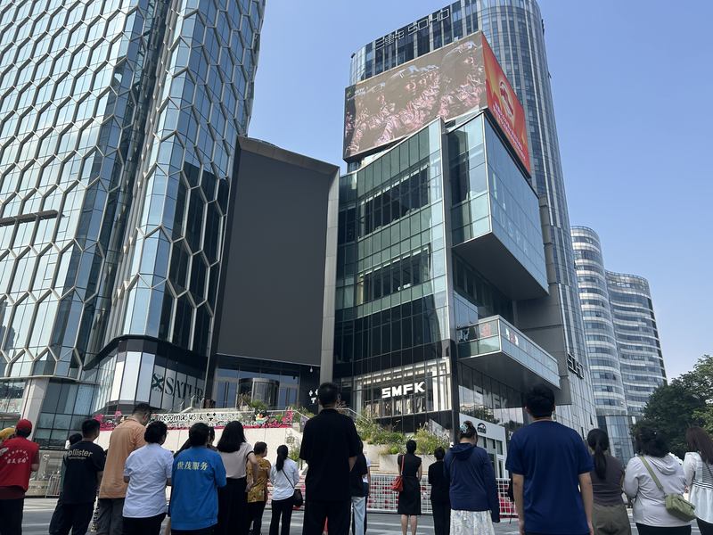 老城、商圈、天桥、车站，北京到处都是市民的“观礼区”_老城、商圈、天桥、车站，北京到处都是市民的“观礼区”_