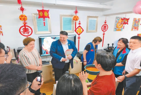 _保加利亚副总理走进北京朝阳建外街道社区_保加利亚副总理走进北京朝阳建外街道社区